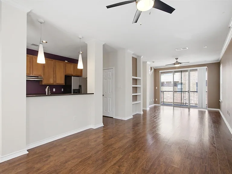 2113 Grove Park Ln — Photo 7