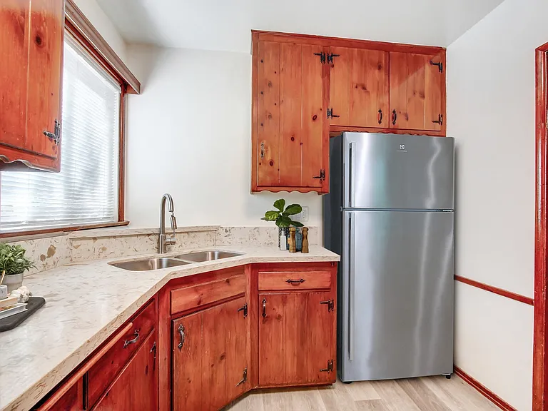 12224-34 Chandler Blvd — Photo 9