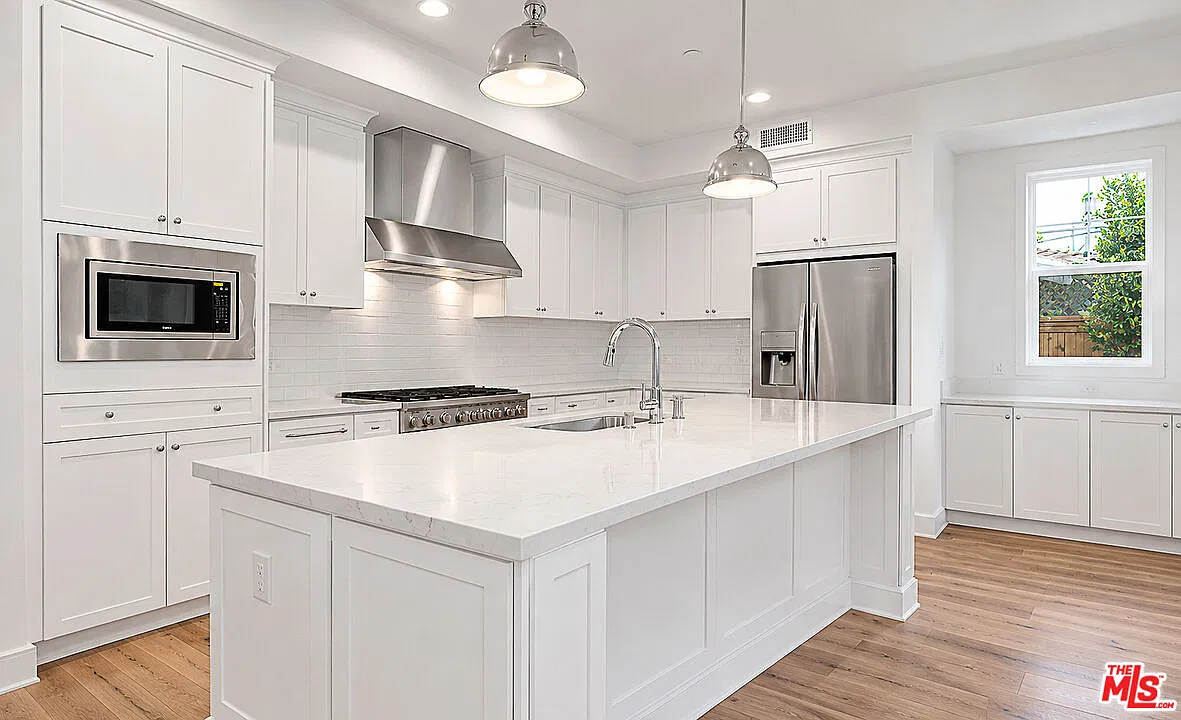 4 bed, 3.0 bath, 2198 sqft, $9,000 — Photo 3