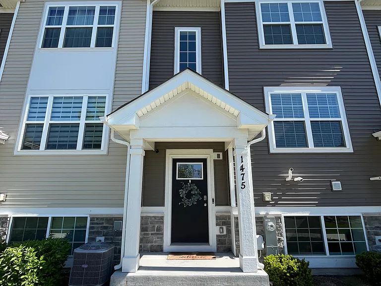 1475 Yosemite Way — Photo 23