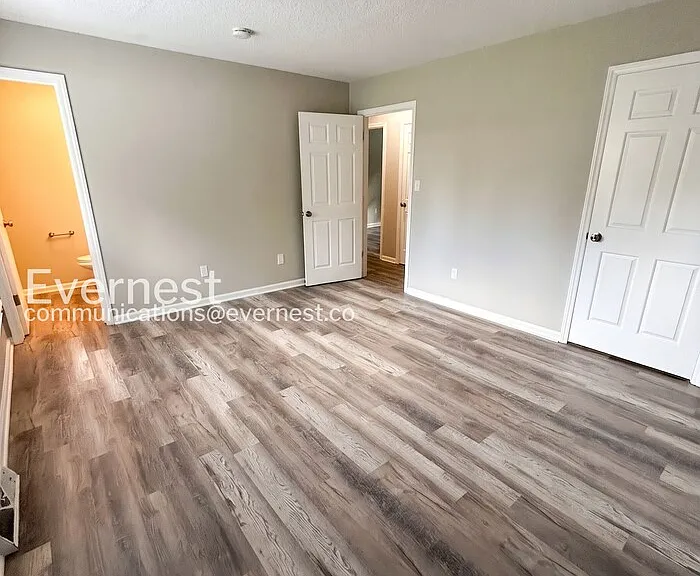 1676 Guilford Dr — Photo 8