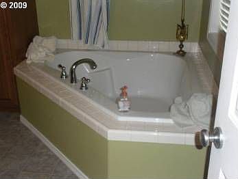2nd image of 10723 NE 112th Pl