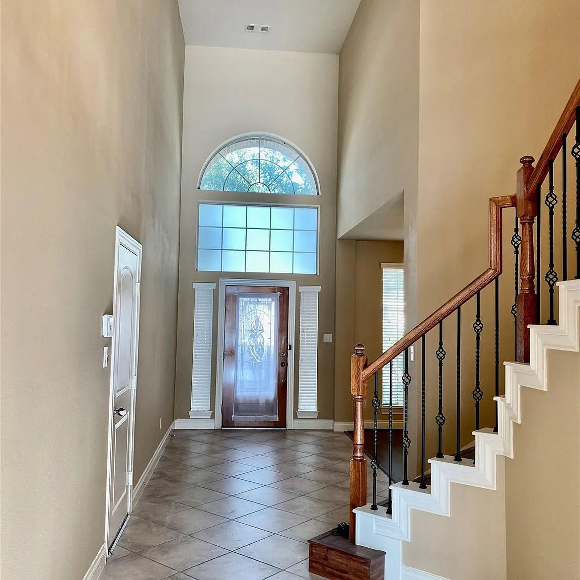 4 bed, 3.5 bath, 3044 sqft, $2,900 — Photo 2