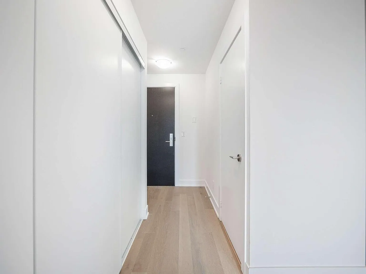 2 bed, 712 sqft, $3,000 — Photo 2