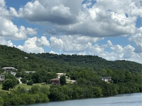 55 Sailboat Dr #7, Eureka Springs, AR 72631