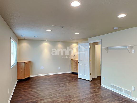 4th image of 576 W Mutton Hollow Rd