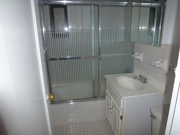 3rd image of 258 W 22nd St APT 2F