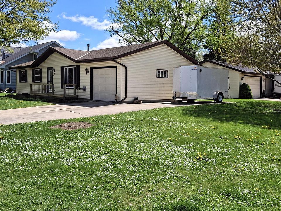 1st image of 221 Robert STREET