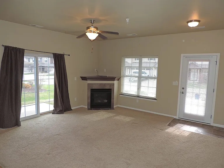 425 Cambria Dr — Photo 5