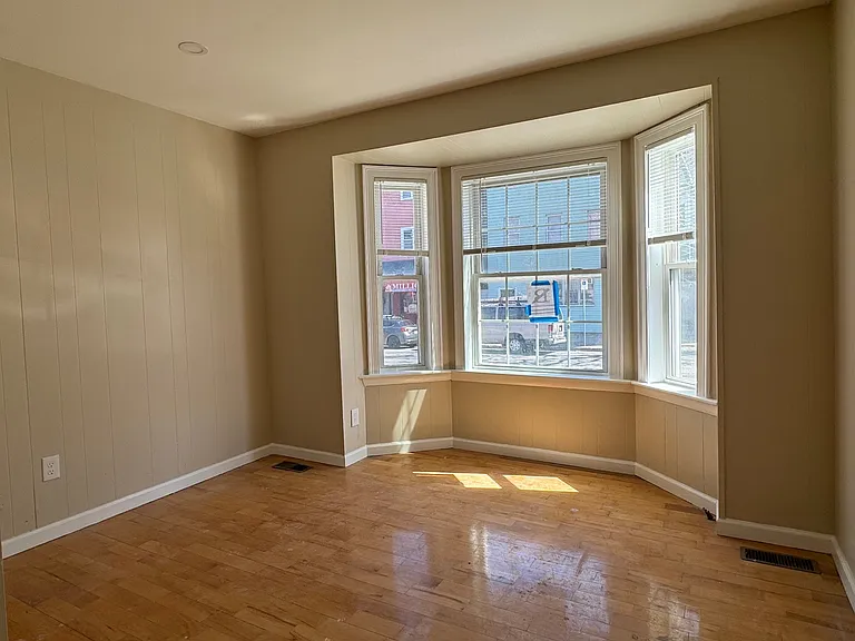 98 Chelsea St #1 — Photo 5