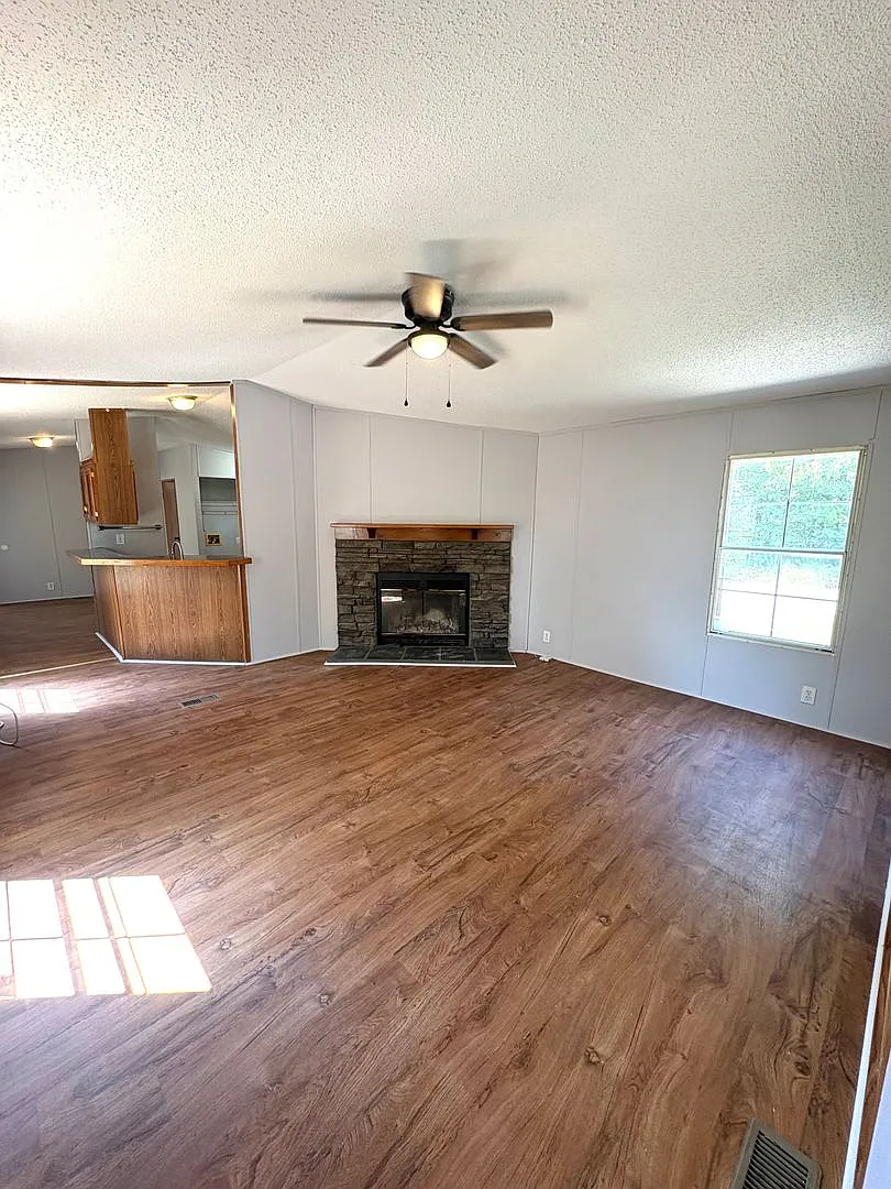 Charming Country Home Privacy, Peace & Plenty of Space — Photo 2
