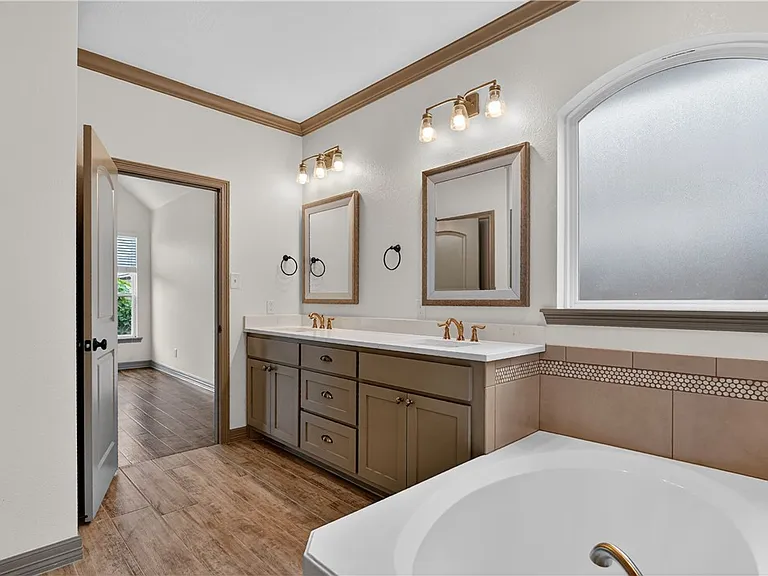 4008 High Creek Ct — Photo 12