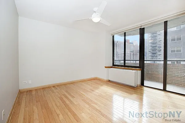 Rented by NextStopNY | media 65