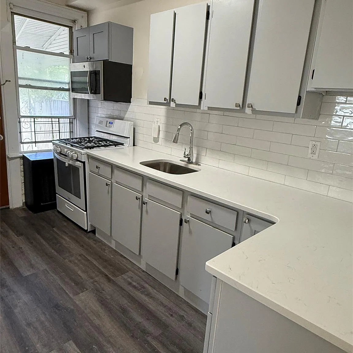 1228 Rosedale Ave — Photo 1