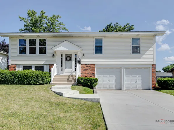 1030 Hassell Rd, Hoffman Estates, IL 60169