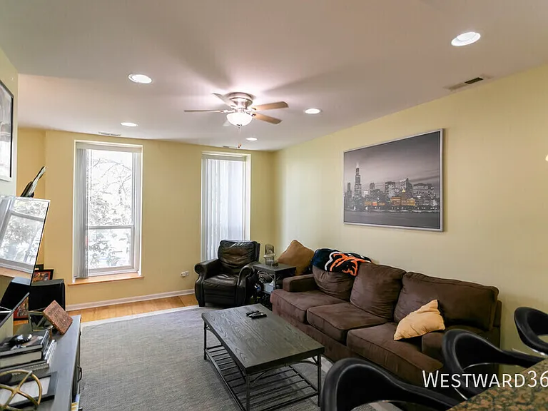 1546 N Mohawk St #3 — Photo 3