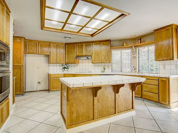 5th image of 405 Hersham Ct
