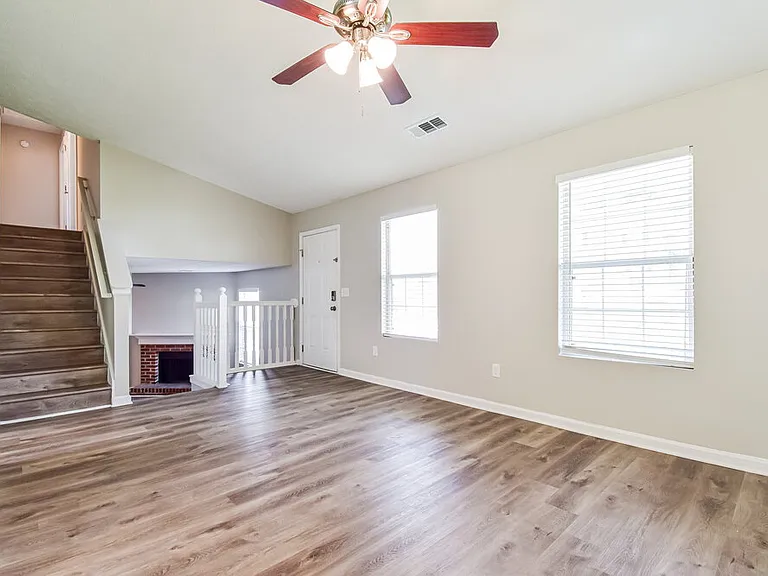 6149 Raleigh Oaks Ct — Photo 4