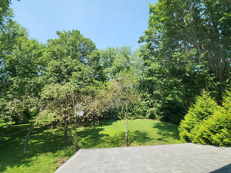 window view from 3rd bedroom