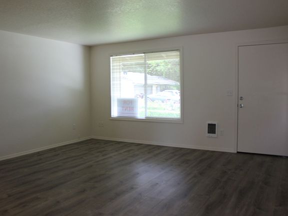 2nd image of 624 SE 32nd Ct