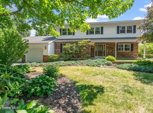 13 Winding Rdg, Clifton Park, NY 12065