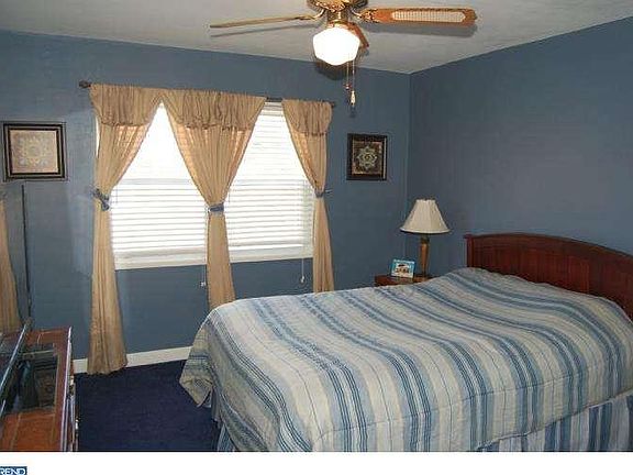 4th image of 1025 Old Ln