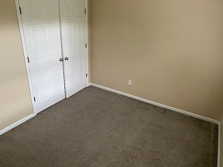 5207 Pomfret St — Photo 9
