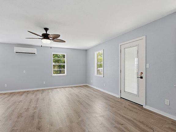 4th image of 207 N 11th St