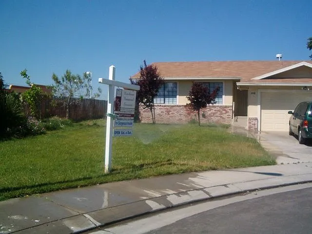 201 Charmaine Ct photo 1