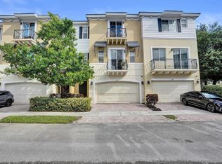 642 NW 38th Cir, Boca Raton, FL 33431