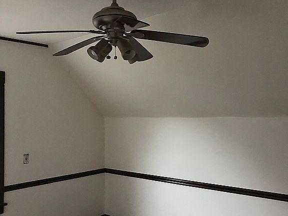 3 bedrooms with ceiling fans