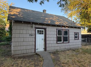 216 1/2 N Peach St, Medford, OR 97501