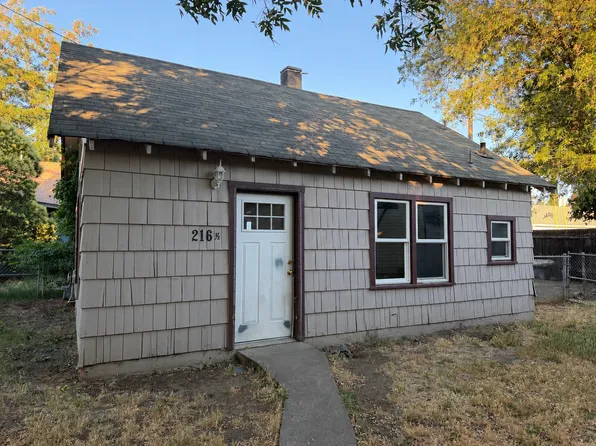 216 1/2 N Peach St, Medford, OR 97501