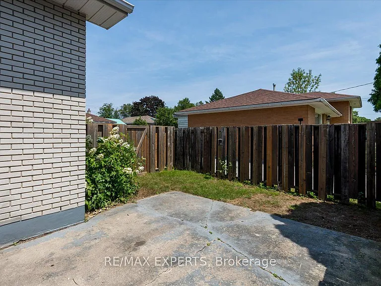 7 Willow St — Photo 18