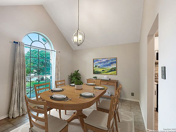 5th image of 610 LIGHTSTONE DR