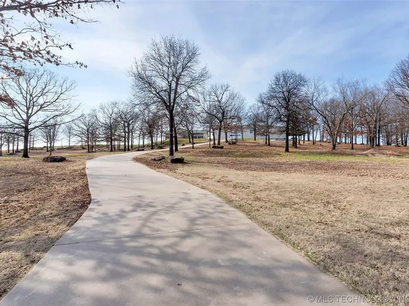 712 W Lakeshore Dr, Cleveland, OK 74020