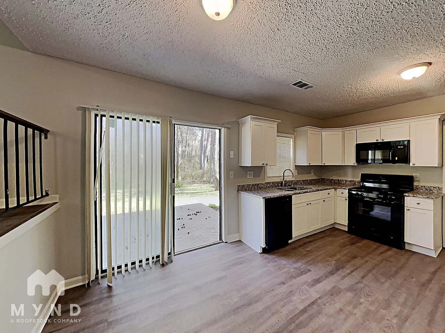 3 bed, 2.0 bath, 1024 sqft, $1,705 — Photo 4