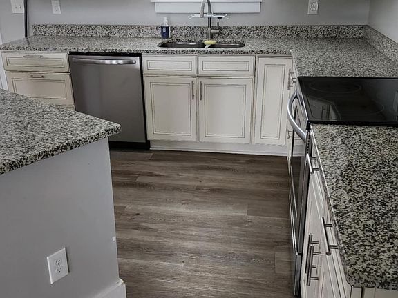 Granite Counter tops / stainless steel appliances