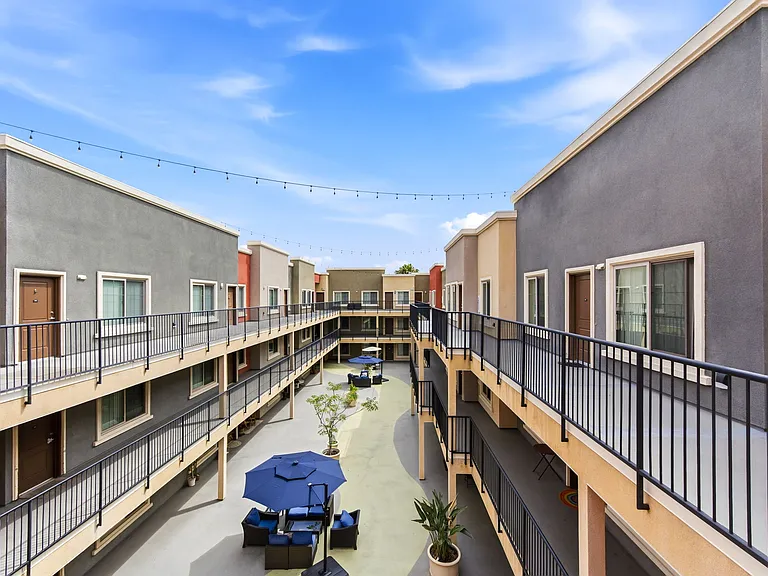 City Plaza Apartments — Photo 15