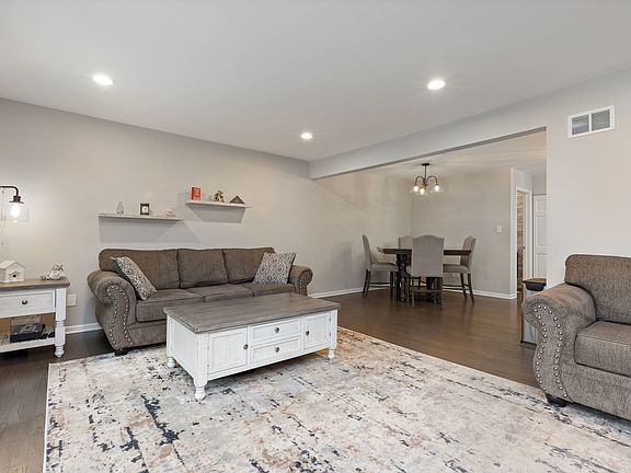 4th image of 39 Sorrento Dr