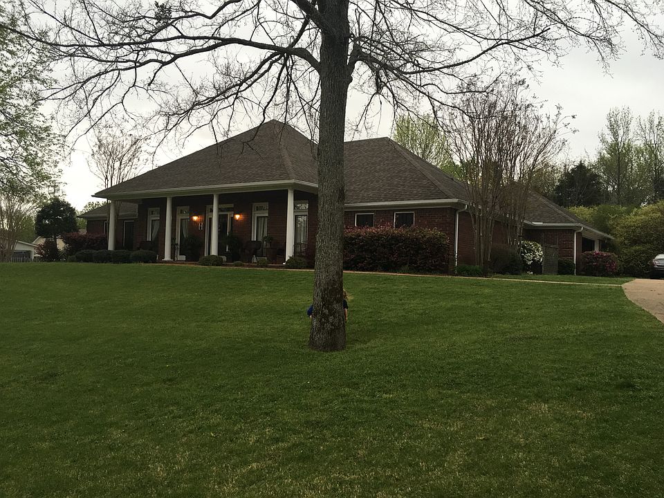 1st image of 808 Maplewood Dr