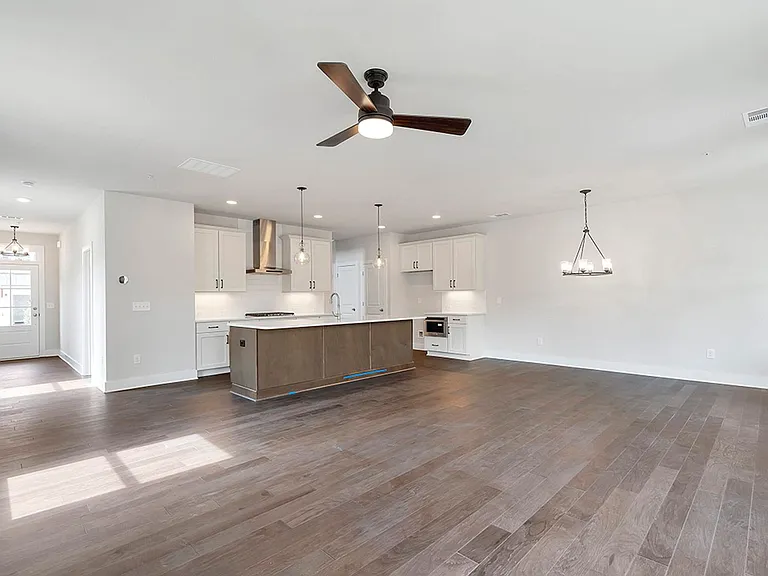 1258 Winterhaven Dr — Photo 6