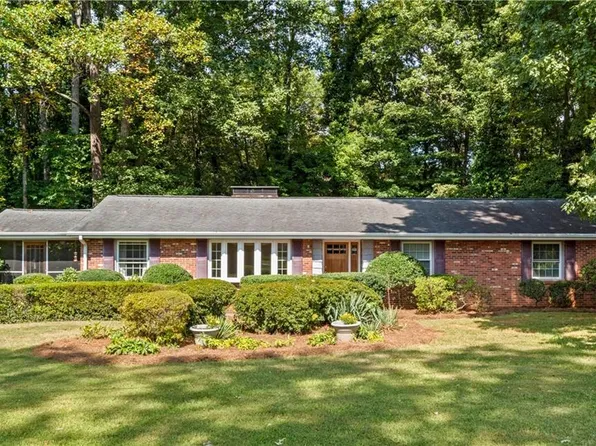 3617 Benchley Rd, Winston Salem, NC 27106