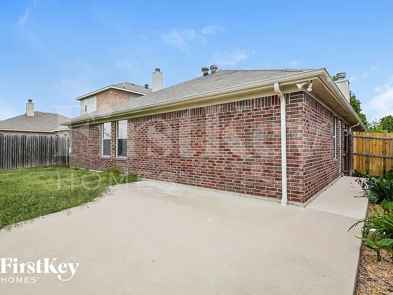 10901 Braemoor Dr — Photo 15