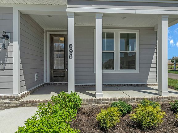 5th image of 698 Conifer Dr