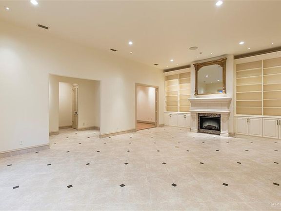 5th image of 220 W Pineridge Ln