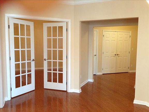 5th image of 602 Saratoga Ln