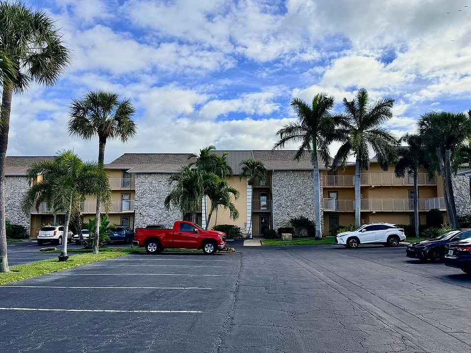 2400 S Ocean Dr #722