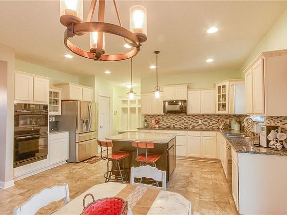 5th image of 4039 Dovetree Dr