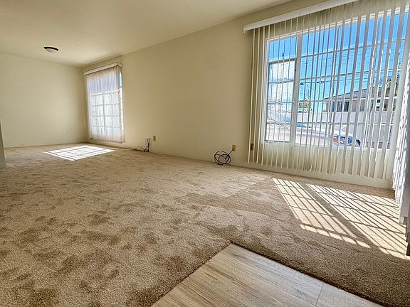 4th image of 3020 Poe St